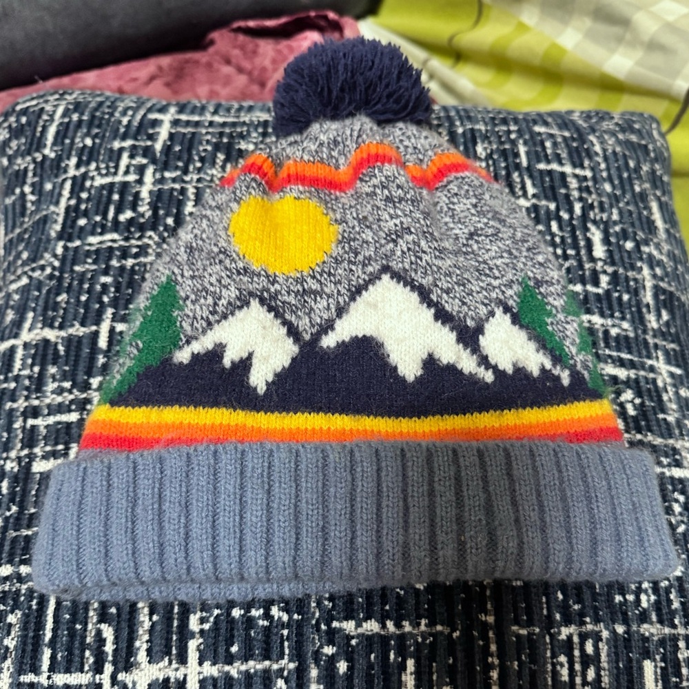 Target Beanie Mountain Design (used)

Excellent Condition